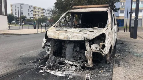 Alençon : une dizaine de véhicules incendiés dans le quartier de...